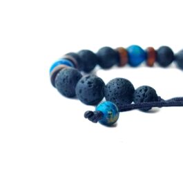 Pulsera triple protección; ojo de tigre azul, lava y sándalo