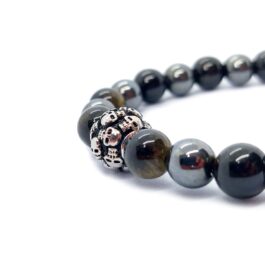 Pulsera con piedra natural obsidiana y charm calaveras de plata 925